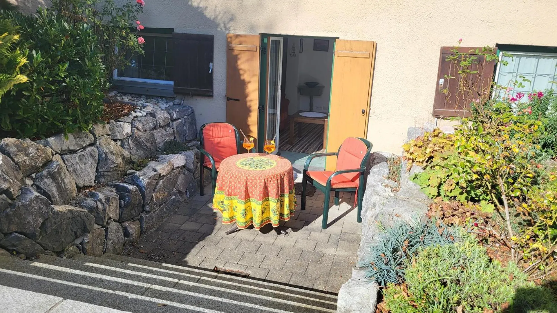 Grosse Wohnung Mit Garten Und Bergblick Rotta Apartman